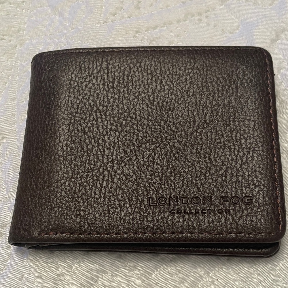 London Fog Collection Men’s Brown Leather Bifold Wallet Like New